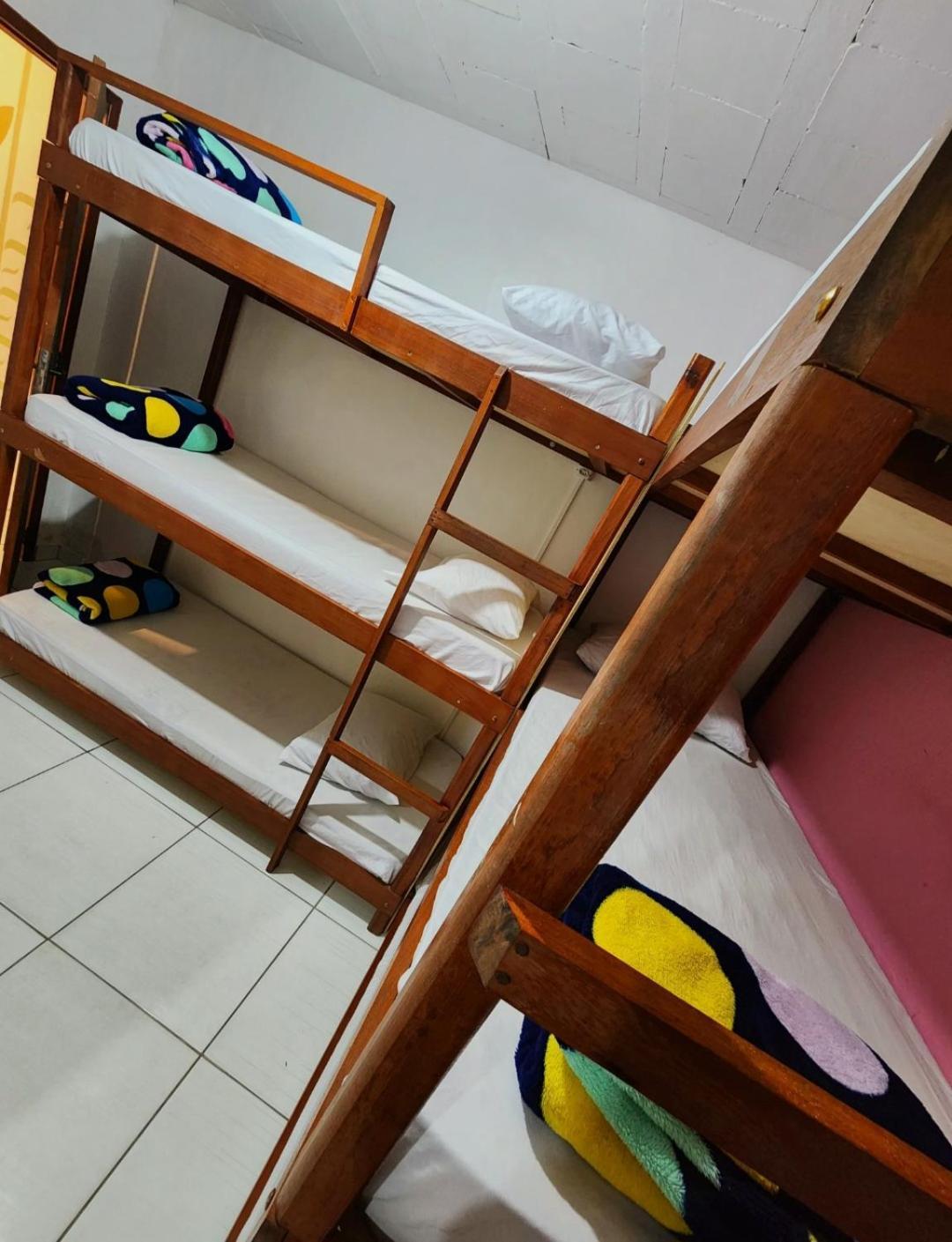 Cama em Dormitório Misto com 6 Camas